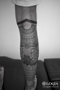 tatuaje-pierna-ornamental-logia-barcelona-foteev2 